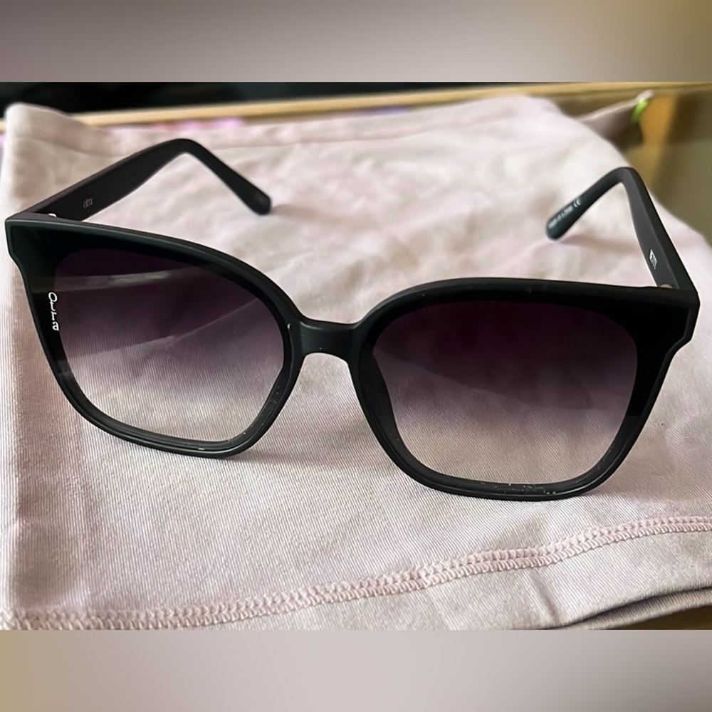 OTRA Betty Black Sunglasses
